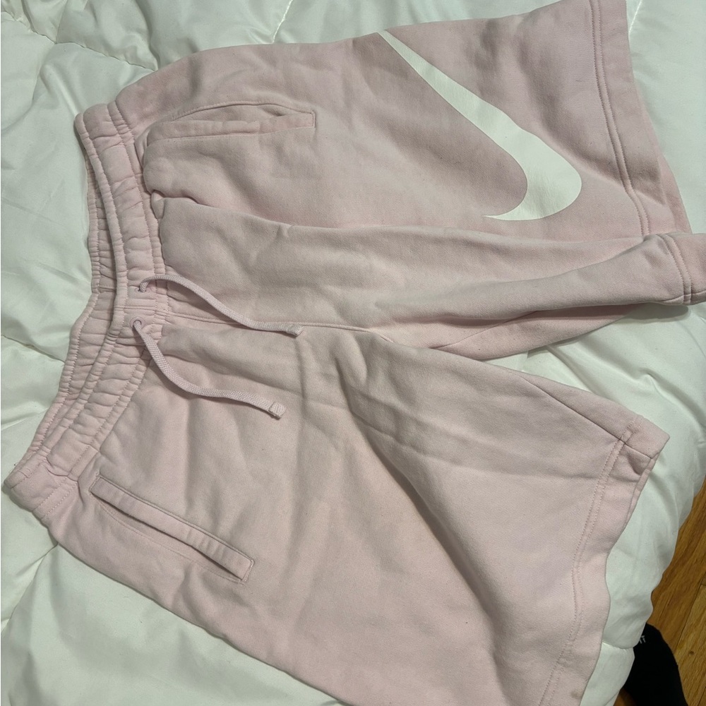 Nike Men Athletic Shorts in Soft Pink